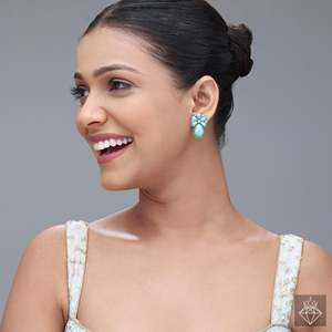 Boucles d'oreilles élégantes en forme de larme florale vert de mer de PRAO Bijoux d'oreille floraux à la mode - Product Image 4