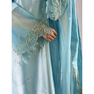 Ensemble haut et bas à imprimé floral de créateur pour soirée, avec un magnifique dupatta - Product Image 1