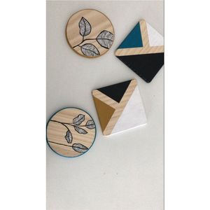 Juego de Posavasos de Madera Hechos a Mano, Posavasos Redondos y Cuadrados de Madera Pintados a Mano con Diseño Geométrico Moderno para Mesa de Café, Decoración del Hogar, Regalo - Product Image 1