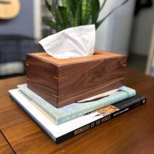 Porta Servilletas Decorativo de Madera con Diseño Tallado, Forma Rectangular, Ecológico, Hecho a Mano, Organizador para el Hogar - Product Image 1