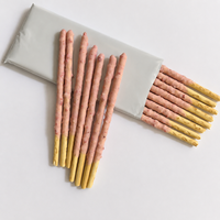 Bâtonnets de biscuits enrobés de chocolat saveur fraise en gros avec bonbons pétillants, snacks croustillants pour enfants
