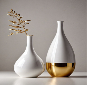 Jarrones de pilar dorados únicos con detalles decorativos de madera y piedra para una exhibición floral. Disponible a precios de mayorista. - Product Image 3