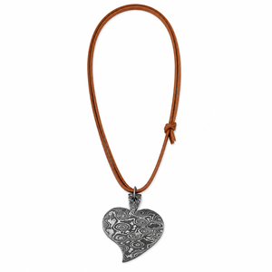 Collar con Colgante de Corazón de Acero de Damasco con Cordón de Cuero, Hecho a Mano, Regalo de Lujo para el Día de San Valentín - Product Image 4