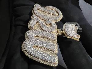 Colgante de Joyería Fina Personalizado con Letra, Nombre, Número o Logotipo, con Incrustaciones de Diamantes Moissanite Redondos, Estilo Hip Hop, Colgante de Dos Tonos - Product Image 4