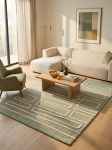 Alfombra Moderna de Lana de Nueva Zelanda Hecha a Mano con Diseño Geométrico de Líneas y Mechones en Color Verde Salvia - Product Image 1