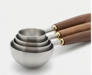 Cuillères doseuses en acier inoxydable de qualité supérieure avec long manche en bois, finition argentée, idéales pour les tâches de cuisson et de pâtisserie précises - Product Image 6