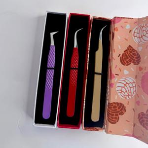 En gros, Ensemble de pinces à cils pour extensions avec logo personnalisé, motif diamant violet et rouge, à prise antidérapante, courbées à 90 degrés pour volume - Product Image 5