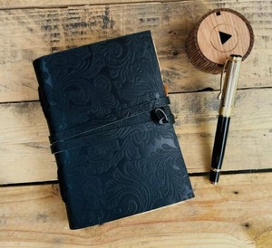 Journal de voyage en cuir fait main avec reliure cousue, couverture souple A5, 80 feuilles de papier vintage à bords festonnés, carnet vierge - Product Image 1