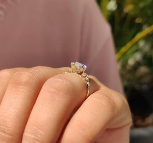 Anillo de Moissanita en Oro Blanco, Amarillo o Rosa de 14k, Anillo de Compromiso para Mujer, Joyería de Boda, Marca Avira Jewels, Sin Níquel - Product Image 3