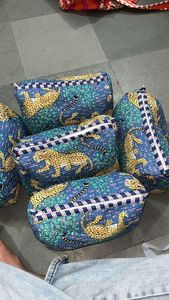 Sacs et pochettes brodés à la main avec des perles, faits sur mesure, avec motif de fruits, idéal pour les magasins d'accessoires de mode pour la revente - Product Image 5