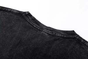 เสื้อยืดคอกลมแขนสั้นสีดำทรงโอเวอร์ไซส์สำหรับผู้ชาย KIVOTECH KT คุณภาพสูง ผลิตจากผ้าฝ้าย 100% พิมพ์ลายด้วยเทคนิค DTG สวมใส่สบาย - Product Image 4