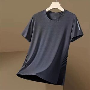 เสื้อยืดกีฬาแขนสั้นผ้าไหมน้ำแข็งถักเนื้อแน่น 180 กรัม แห้งเร็ว ระบายอากาศดี สำหรับผู้ชาย สไตล์ลำลอง ใส่สบายในฤดูร้อน - Product Image 5