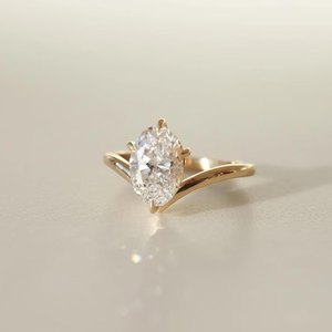 Anillo de Compromiso de Moissanita con Corte Marquesa, Anillo Solitario con Banda de Oro Trenzado, Anillo de Promesa Elegante y Minimalista para Mujer, Único - Product Image 2