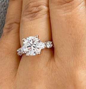 Anillo de lujo con diamante natural de corte redondo de 1.00 quilates, certificado por GIA, oro sólido de 18 quilates, regalo de propuesta de matrimonio para novias - Product Image 1