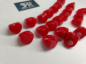 Bague en résine rouge en forme de cœur de qualité supérieure, artisanale, audacieuse et épaisse, accessoire de mode pour femmes et filles - Product Image 2