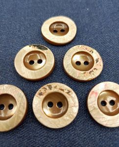 Juego de 4 Botones Lavables de Hueso de Búfalo Auténtico de 4 Agujeros al Mejor Precio para Blazers, Trajes y Abrigos - Product Image 4