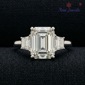 แหวนหมั้นเพชรทรงเหลี่ยมมรกตทองคำขาว 14K สุดหรู ดีไซน์คลาสสิกแบบหนามเตย เครื่องประดับชั้นดีสำหรับผู้หญิง - Product Image 1
