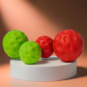 Juguete Masticable para Mascotas Yommy, Pelota de Plástico Resistente de 9 cm con Diseño Ergonómico, 2 Colores - Product Image 3