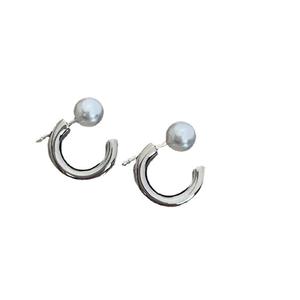 Boucles d'oreilles en or 18 carats avec perles d'Akoya de 5 mm, corps entier, nombreuses gouttelettes d'eau de mer, légers défauts - Product Image 5