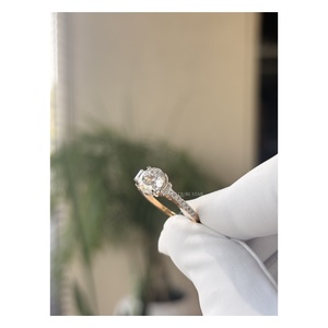 Anillo Solitario Clásico con Diamante Cultivado en Laboratorio de 1.75 Ct, con Piedras Laterales en Corte Baguette, Joyería de Compromiso para Mujer, Elaborado en Oro Sólido de 14 Quilates - Product Image 4