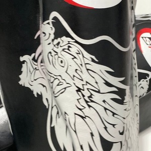 Protège-tibias personnalisés Black Dragon Twins légers et écologiques en cuir de vachette véritable avec fermeture auto-agrippante et rembourrage en mousse - Product Image 5