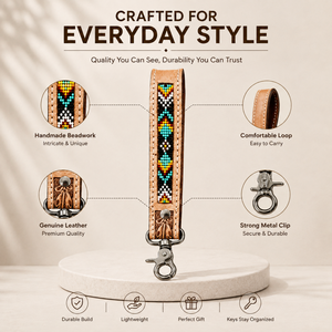 Porte-clés artisanal en cuir marron perlé, motif tribal bleu et noir gravé, accent unique, fermoir métallique, style western vintage - Product Image 5