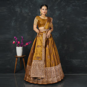 Lehenga Choli en Soie Banarasi Royale, Tissage Zari Riche, Motifs Traditionnels, Jupe Évasée Imposante, Tenue de Mariage, de Plage ou de Remise de Diplôme - Product Image 1
