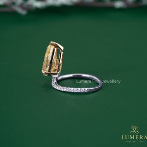 Anillo de Compromiso Solitario con Diamante Amarillo Tallado en Pera, Oro Blanco con Banda Pavé, Estilo Clásico para Mujer, Lumera Fancy - Product Image 4