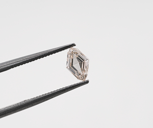 เพชร OM GEMS รุ่นขายดี ทรงเจียระไนพิเศษ 0.25 กะรัต-3 กะรัต เพชรสังเคราะห์ HPHT CVD ผลิตในห้องปฏิบัติการ ทรงเจียระไนแบบ Spike สีแชมเปญ คุณภาพ VVS VS1 IGI - Product Image 3