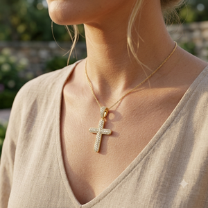 Colgantes y Dijes de Lujo de Oro Sólido de 10K con Cruz de Jesús y Diamantes Cultivados en Laboratorio, Diseño Religioso Cristiano Personalizado, de Última Tendencia - Product Image 2