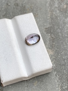 Tanzanite naturelle non chauffée de forme ovale avec une excellente couleur et qualité biologiques, Zoisite Tanzanite naturelle 2,95 carats. - Product Image 4