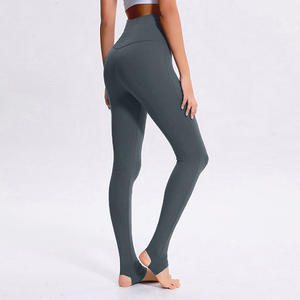 Pantalones de yoga largos sin costuras de cintura alta para gimnasio, leggings deportivos para fitness y entrenamiento con diseño de pantalones cortos de yoga con estampado sólido. - Product Image 4