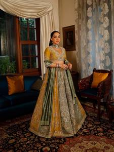 Lehenga Choli de Seda con Lentejuelas Amarillas y Bordados Étnicos Indios para Bodas, Traje Elegante para Mujer, Largo hasta el Suelo - Product Image 4