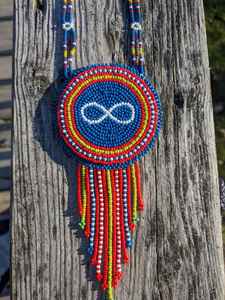 Conjunto de collar y aretes de cuentas tradicionales reales, elaborado para bodas y celebraciones culturales - Product Image 3