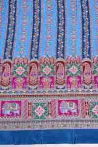 Tissu en crêpe bleu roi en gros, textile imprimé motif éléphant et paon majestueux, matière de luxe pour robe avec bordure cachemire - Product Image 5