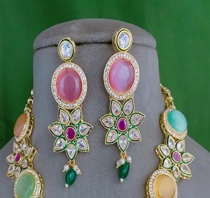 Elegante Juego de Collar y Aretes de Latón Chapado en Oro con Circonitas de Primera Calidad para Regalo de Boda, Fiestas y Ocasiones Especiales para Mujer - Product Image 2