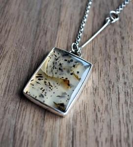 Pendentif artisanal en agate du Montana plaqué or, en argent sterling recyclé, élégant, avec pierre précieuse, cadeau de fiançailles - Product Image 1