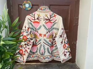 Chaqueta de terciopelo bordada Suzani, abrigo floral de lujo estilo bohemio, chaqueta artesanal de estilo llamativo, chaqueta de terciopelo estilo vintage, ropa para festivales - Product Image 5