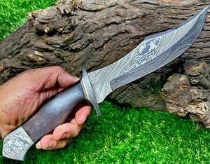 Cuchillo Bowie de Camping Hecho a Mano Personalizado con Punta Clip, Hoja Recta de Acero de Damasco de 3mm de Grosor, Mango de Madera y Funda de Cuero - Product Image 3