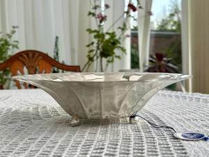 Moderna Tazón de Metal para Servir Ensaladas, Frutas y Bocadillos - Product Image 1