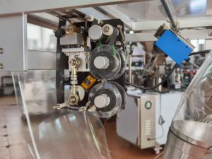 50 500g Chips Biscuit Snacks Chaîne Seau Machine D'emballage Rempli Bouffées Riz Pommes De Terre Chips Machine D'emballage - Product Image 6