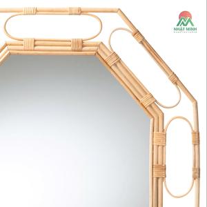 Espejo de ratán hecho a mano: Fibras de ratán natural delicadamente dispuestas para crear un encantador estilo costero. - Product Image 2