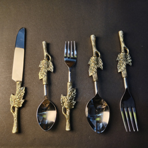 Juego de Cubiertos de Acero Inoxidable con Mango de Rama y Hojas Doradas Rústicas, Servidores de Ensalada y Utensilios de Buffet Decorativos Inspirados en la Naturaleza - Product Image 3