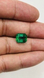 มรกตธรรมชาติ 3.96 กะรัต ทรงเหลี่ยม ตัดแบบ Emerald Cut ต้นกำเนิดจากแซมเบีย คุณภาพเกรด AAA+ รับรองโดย IGI พลอยสีเขียว โดย Sadiya International - Product Image 5