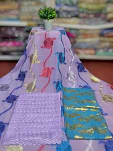 Robe en tissu jacquard de chiffon Fransawi somalien exclusif, motif abstrait, couleur or rose, travail de paillettes, tradition intemporelle - Product Image 3