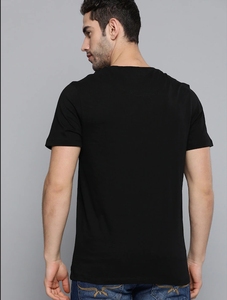 T-shirt décontracté noir à manches courtes pour homme avec logo frontal, 100 % coton respirant, tricoté, écologique, ODM, pour l'été - Product Image 2