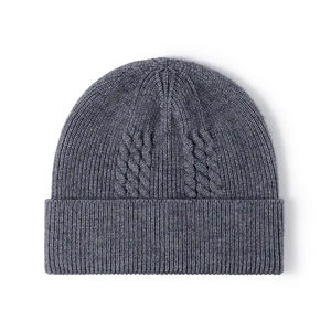 Bonnets en tricot jacquard personnalisés en acrylique pour adultes unisexes - élégants, chauds, décorés de strass, décontractés, pour l'hiver et les activités de plein air - Product Image 1