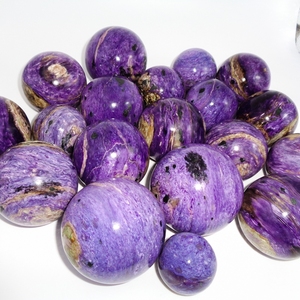 Sphère de cristal de Charoite naturelle polie à la main, boule de pierre précieuse violette pour la méditation, le Reiki, la guérison énergétique des chakras, la décoration Feng Shui - Product Image 4