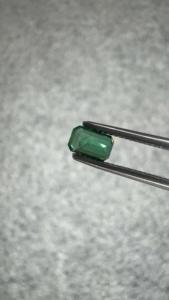 Émeraude Naturelle Zambienne 0,29 Ct Coupe Octogonale Dégradée Pierre Précieuse Verte pour Bague Sur Mesure, Pendentif et Bijoux Fins - Product Image 3
