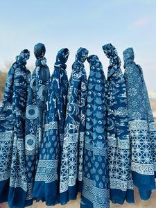 Guirnalda de Banderines Decorativos de Algodón con Estampado Indigo, Hechos a Mano en India, Decoración Colgante para Fiestas - Product Image 4